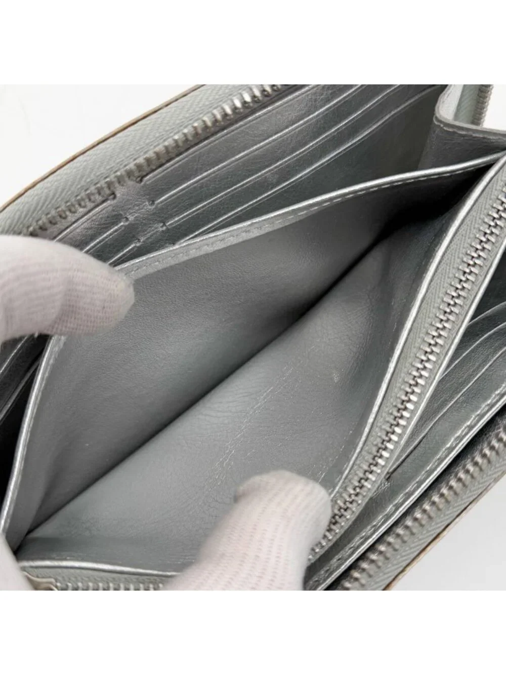 Louis Vuitton Limited Edition Zippy Wallet Suhali Silver Round